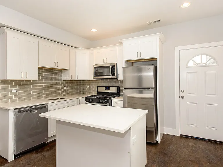 1622 W Le Moyne St #2 — Photo 4