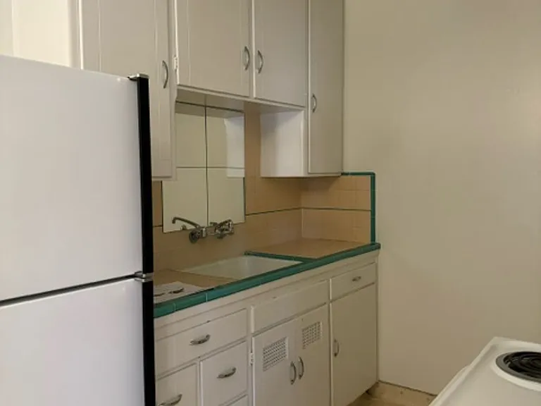 1257 N Van Ness Ave — Photo 10