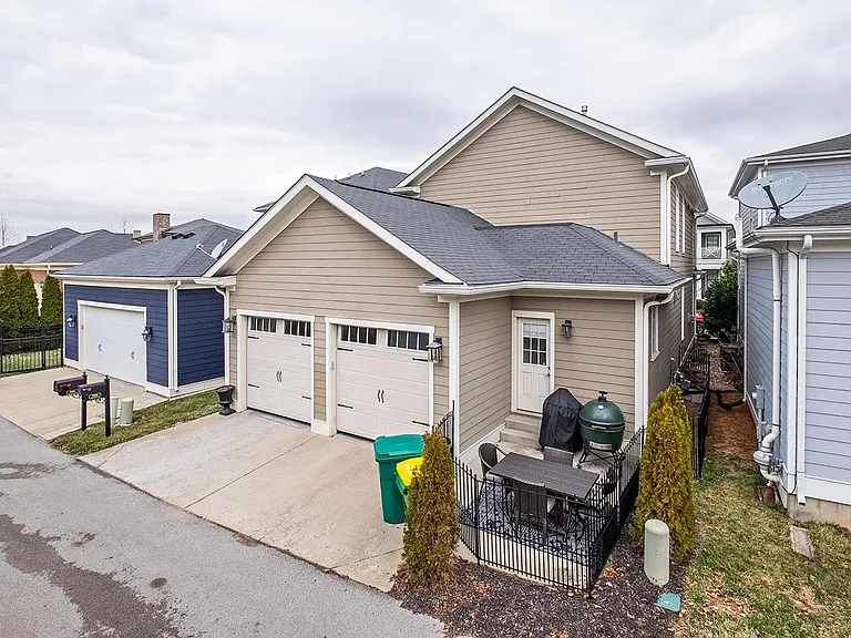 9406 Harlequin St — Photo 72