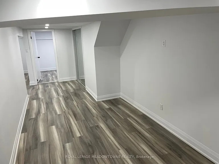 1211 College St #BASEMENT — Photo 11