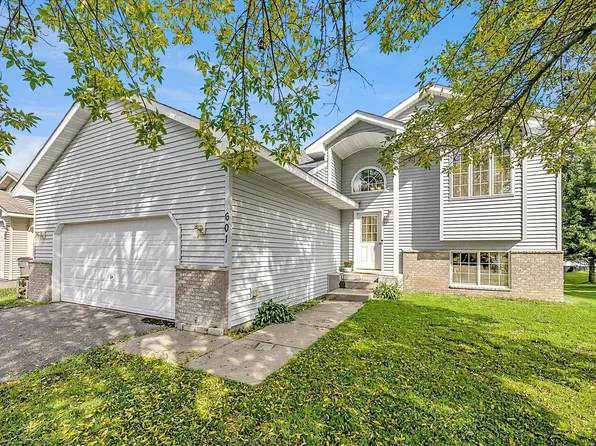 601 Park Brook Rd NW, Isanti, MN 55040