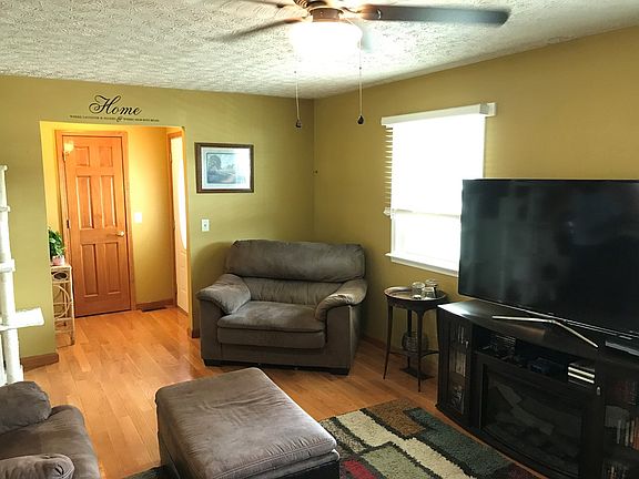 4th image of 200 Rolling Meadows Dr