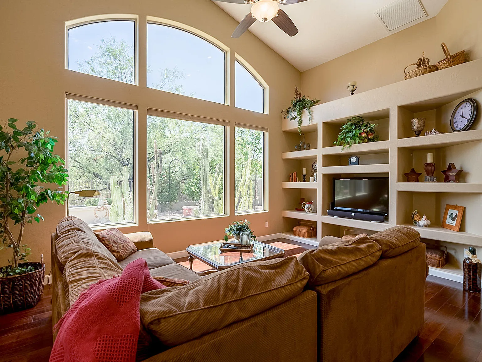 3 bed, 2.0 bath, 1970 sqft, $3,950 — Photo 4