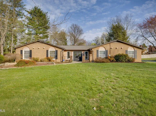 1019 Somerset Dr, Johnson City, TN 37604