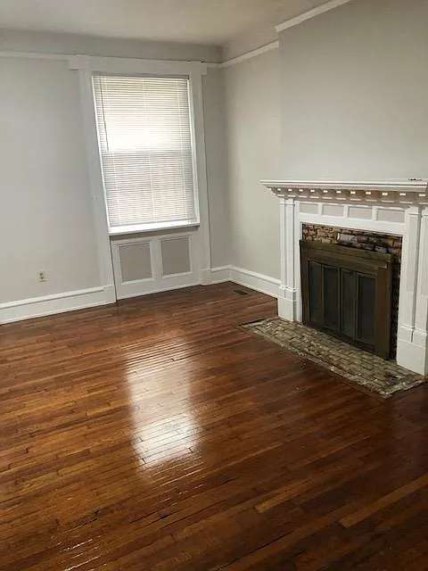 3 bed, 1300 sqft, $2,200 — Photo 2