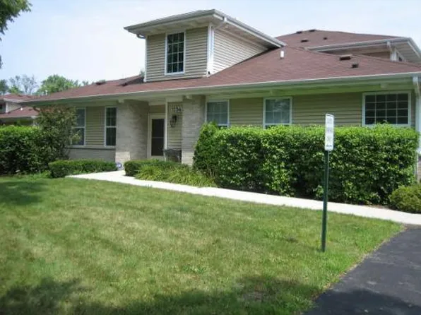 1254 Walnut Glen Dr, Crystal Lake, IL 60014