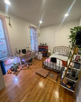 Rented by PMG Real Estate  | media 23