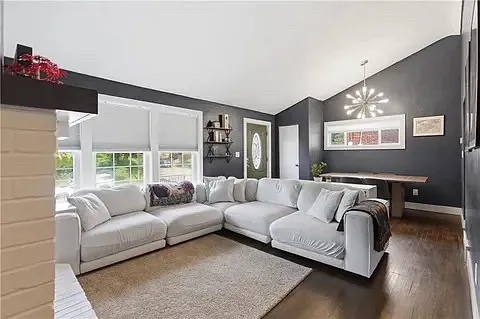 3384 Columbia Dr — Photo 3