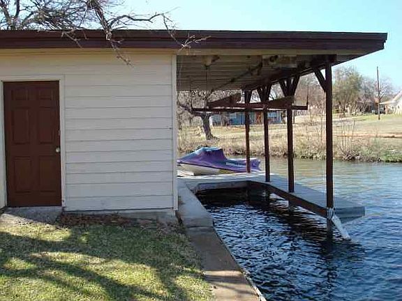 3rd image of 505 Cedarhill Dr