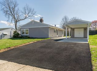 49 Mistletoe Ln, Levittown, PA