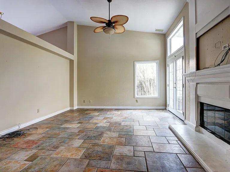 2108 Crestpoint Way — Photo 6