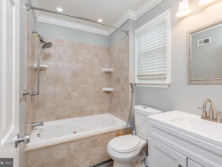 45 Stratford Ln — Photo 25