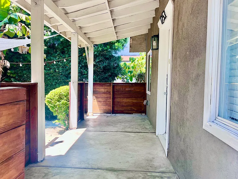1253 Cypress Ave — Photo 2