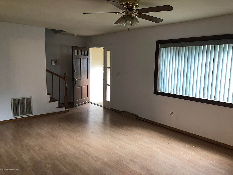 2nd image of 8 Birch Ave