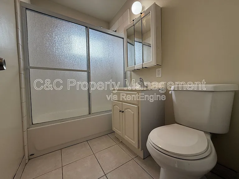 803 Hawthorne St #7 — Photo 8