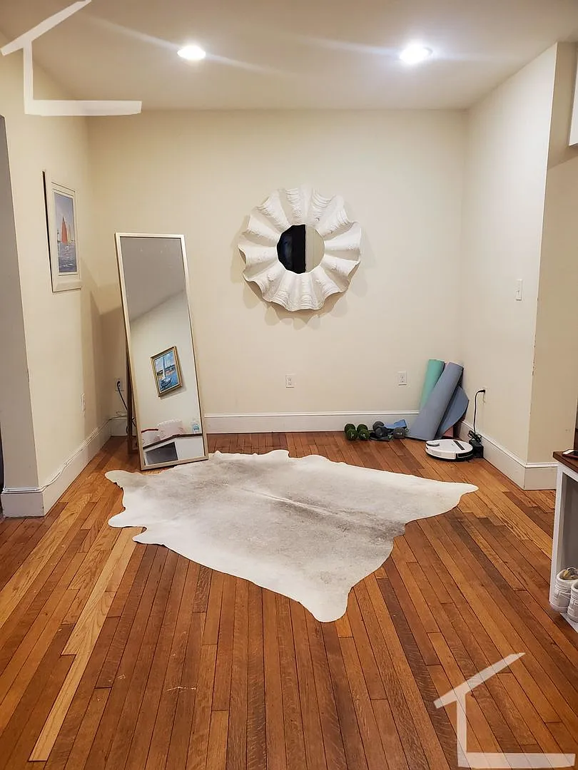 Nicely updated condo in Brookline. — Photo 3