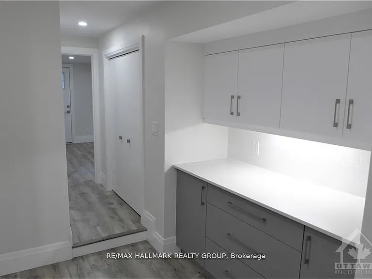 375 Mackay St #6 — Photo 6