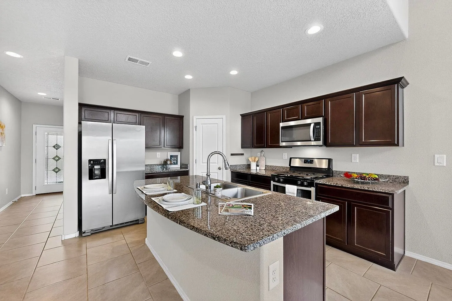 4 bed, 3.5 bath, 2736 sqft, $3,500 — Photo 3