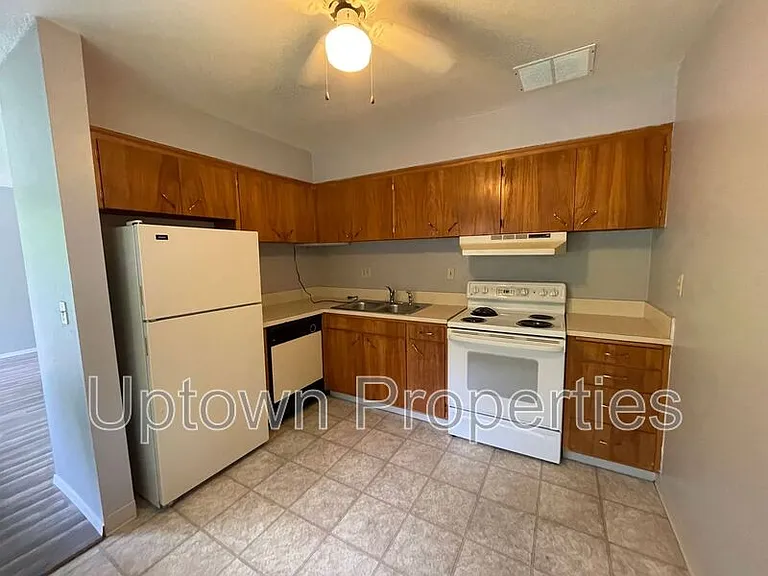 1420 SW Bertha Blvd #C6 — Photo 3