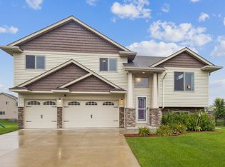 1608 Pinecone Ln, Mayer, MN 55360