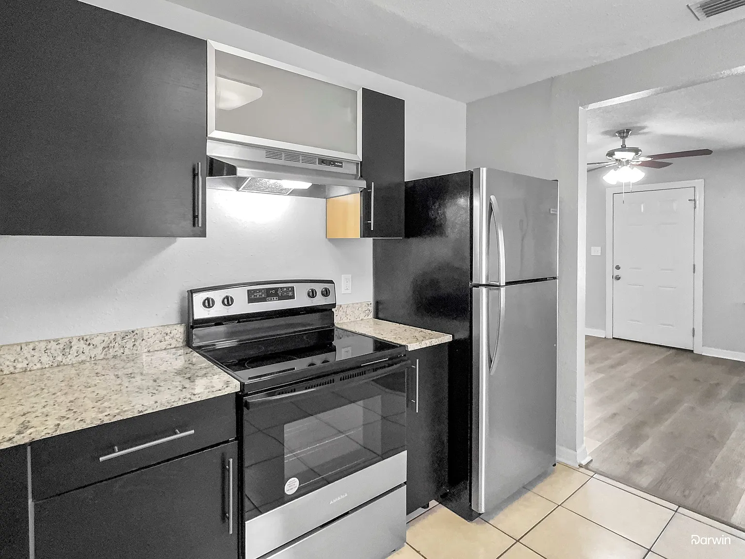 3 bed, 2.0 bath, 900 sqft, $2,200 — Photo 3