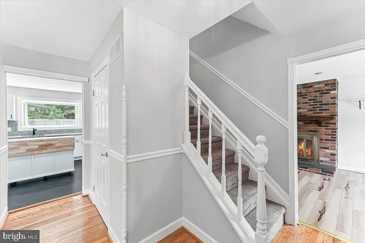 4 bed, 2.5 bath, 2765 sqft, $3,695 — Photo 3