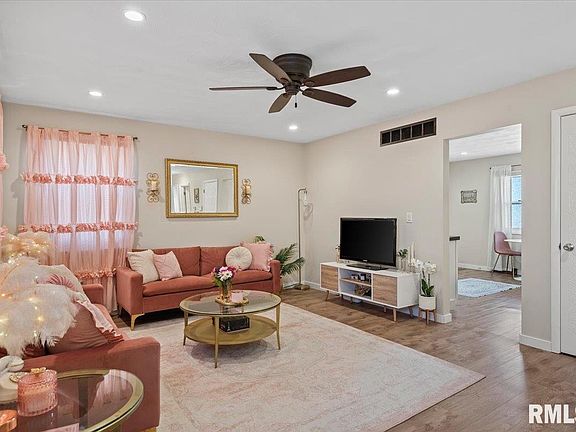 3rd image of 10 Radcliff Rd