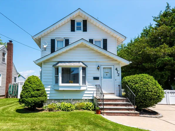 472 S 3rd Street, Lindenhurst, NY 11757