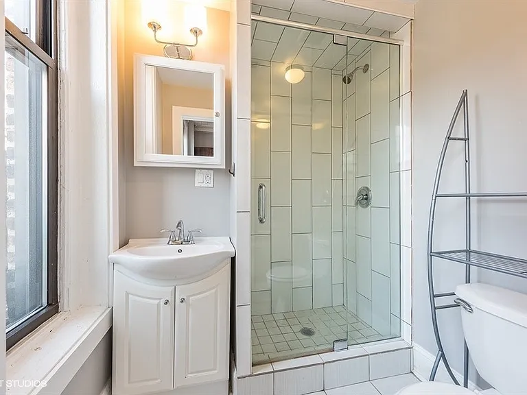 1858 W Huron St #2F — Photo 8