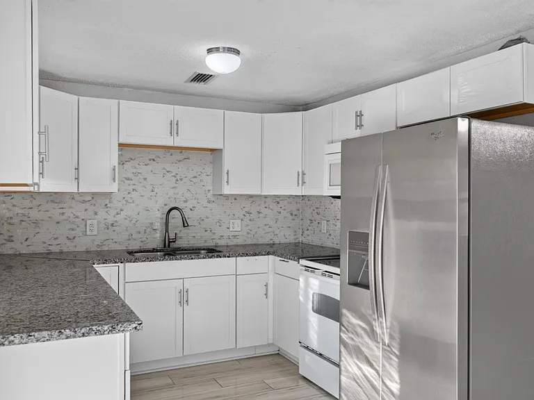 442 Ameca Ave — Photo 8