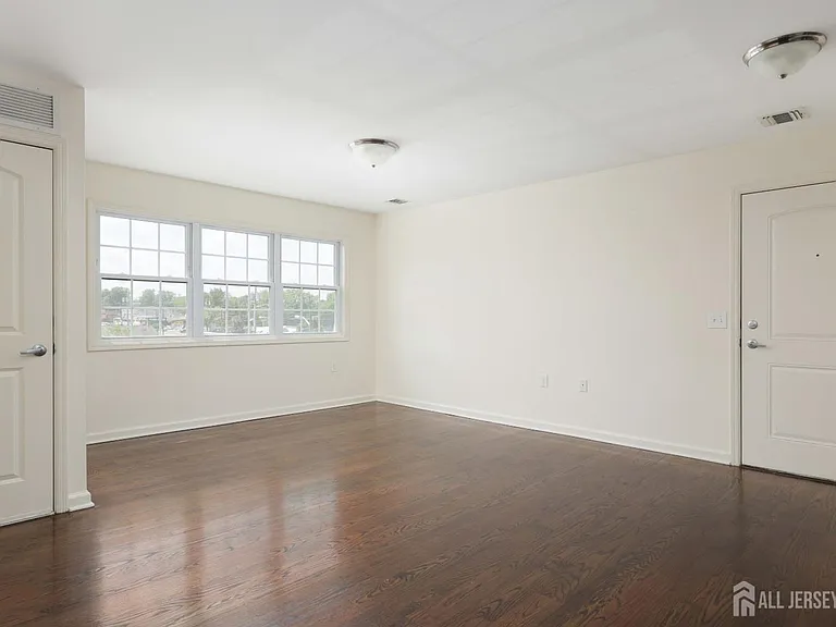 1400 Saint George Ave #303 — Photo 17