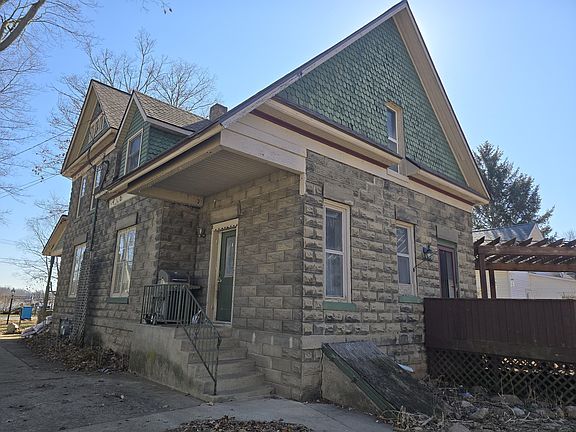 3rd image of 622 Maple St