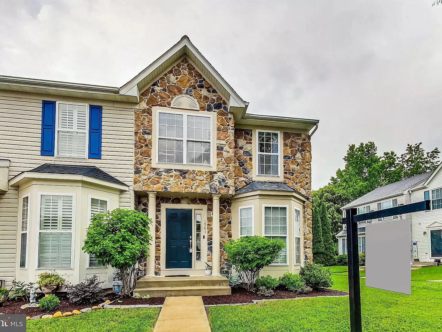 3 bed, 3.5 bath, 2192 sqft, $3,000 — Photo 1