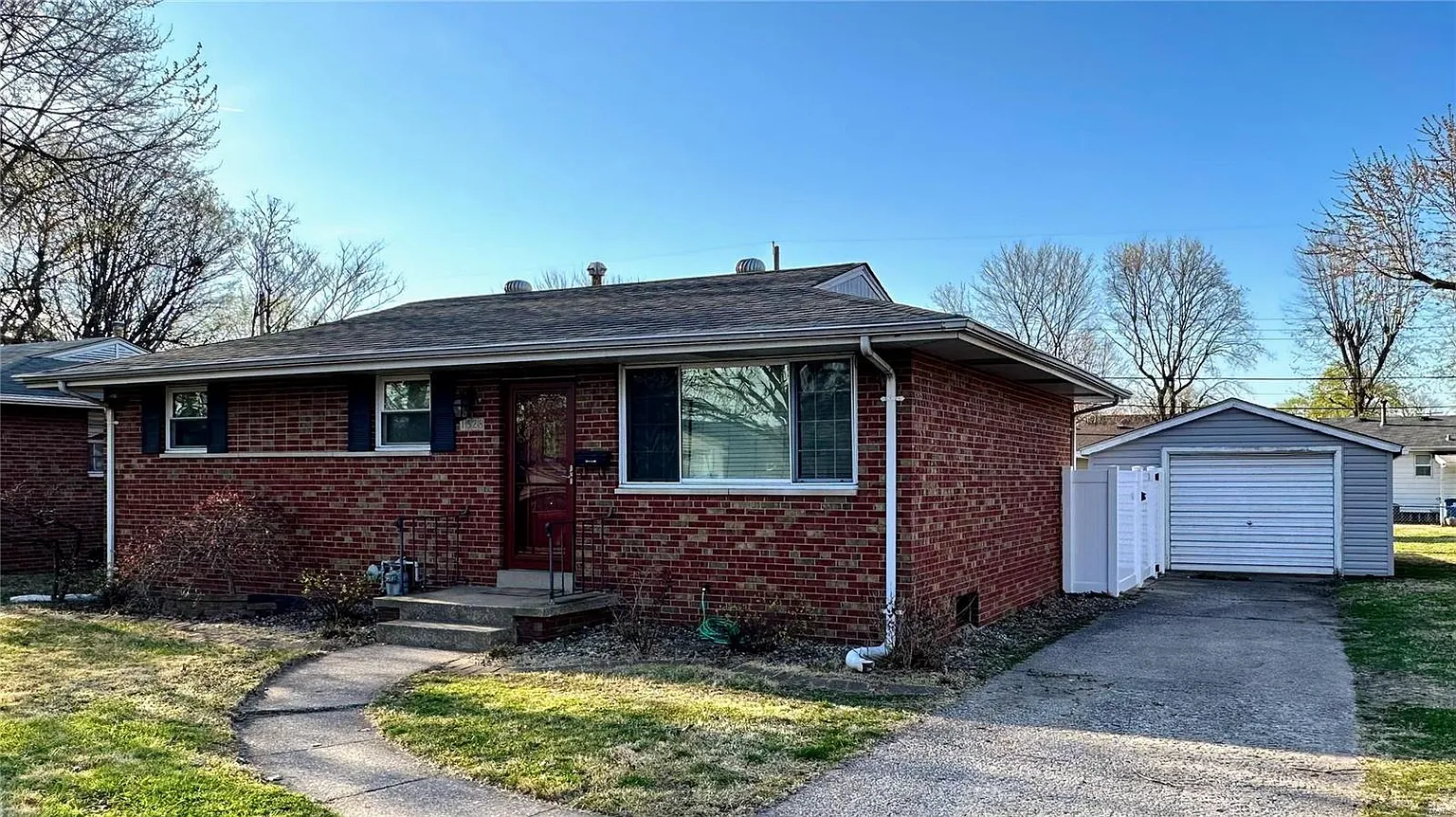1528 Joy Ave photo 1