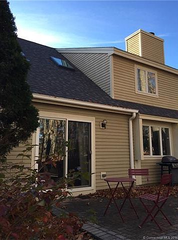 2nd image of 134 Courtyard Ln