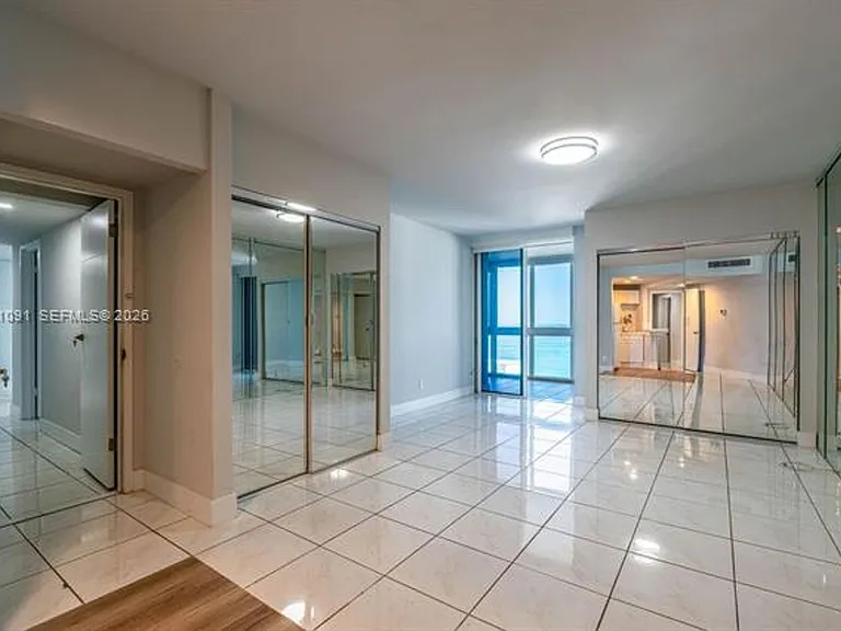 5401 Collins Avenue Cu #919 — Photo 21