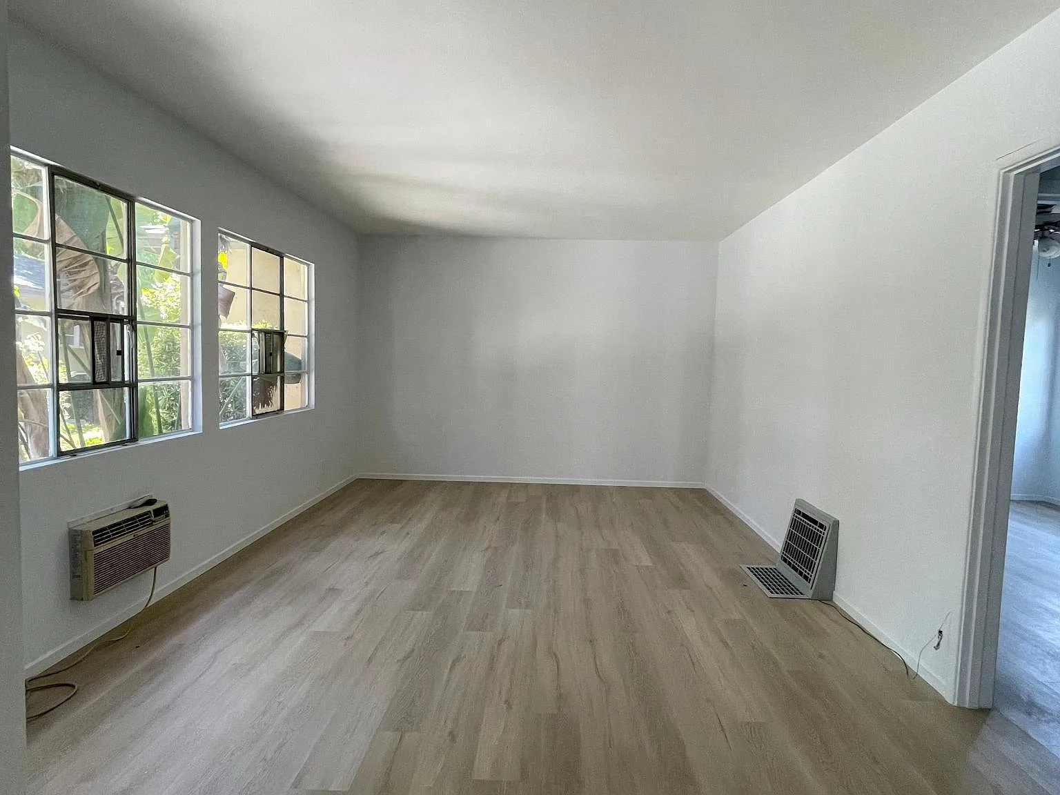 1375 N Los Robles Ave — Photo 3