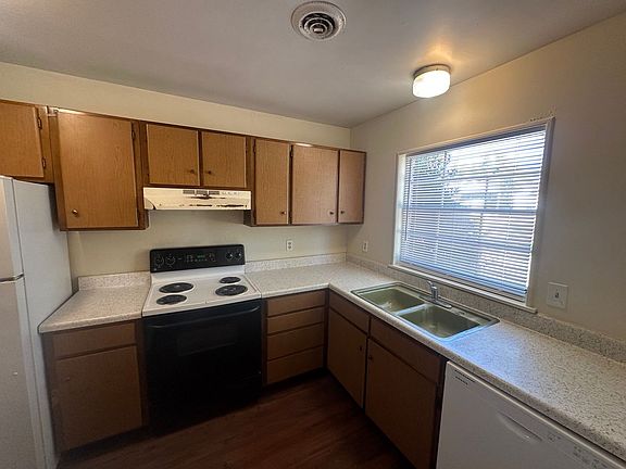 4th image of 437 Grove St #443