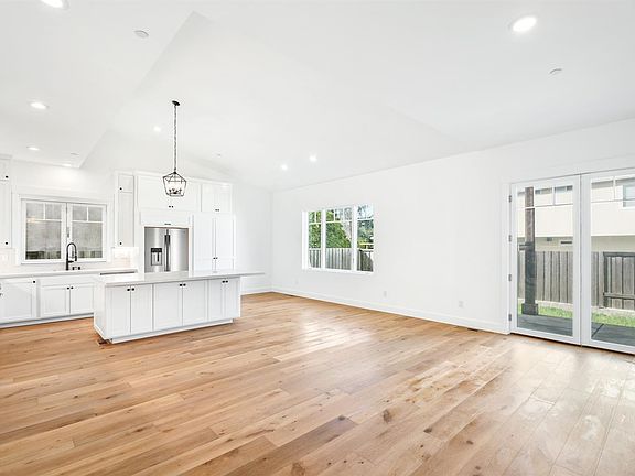4th image of 320 Cecile Court