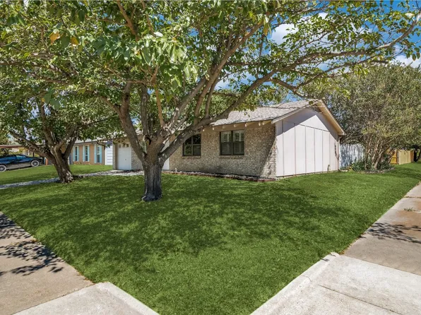 13255 Kings Mountain Dr, Balch Springs, TX 75180