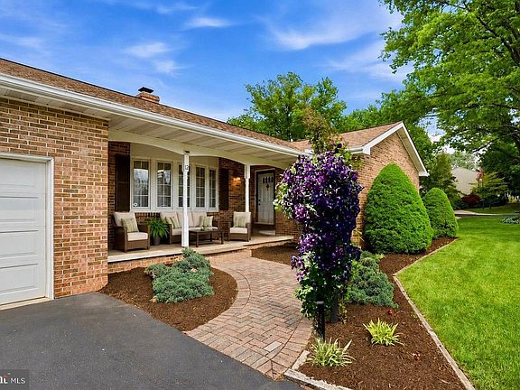 4th image of 12 Caroline Dr