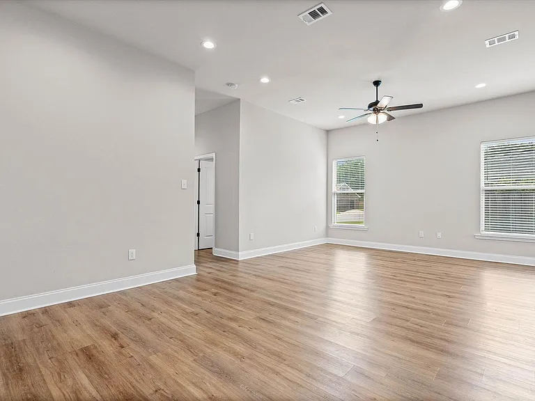 950 Gibson Ct — Photo 6