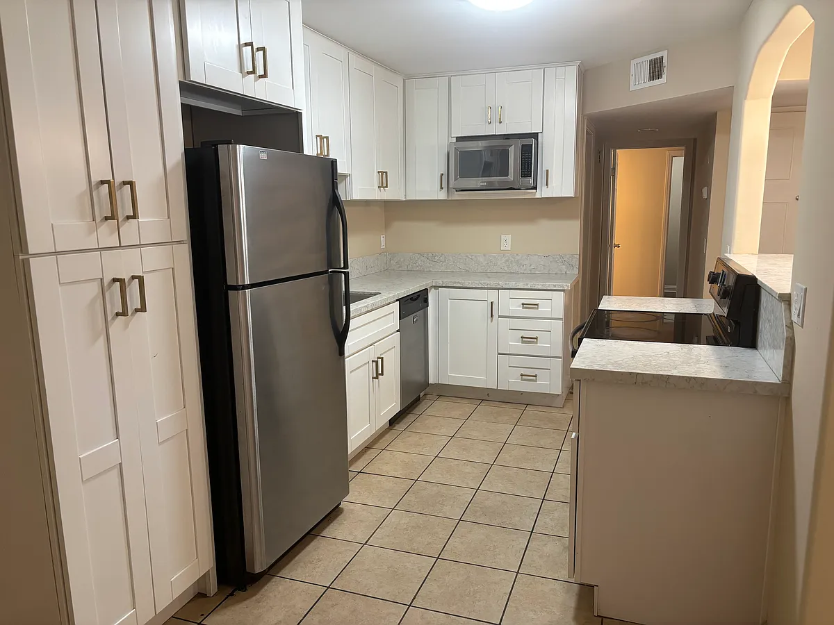 Building Photo - 550 Graves Ave #21