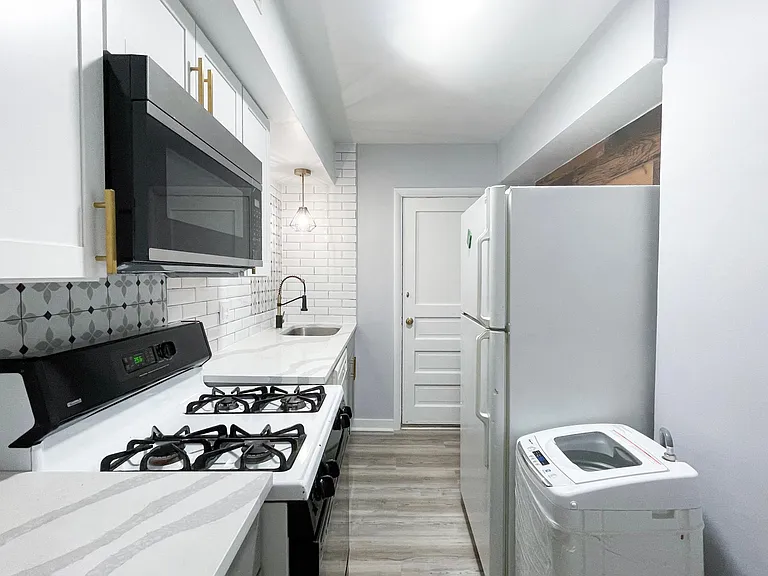5735 Hobart St #3 — Photo 5