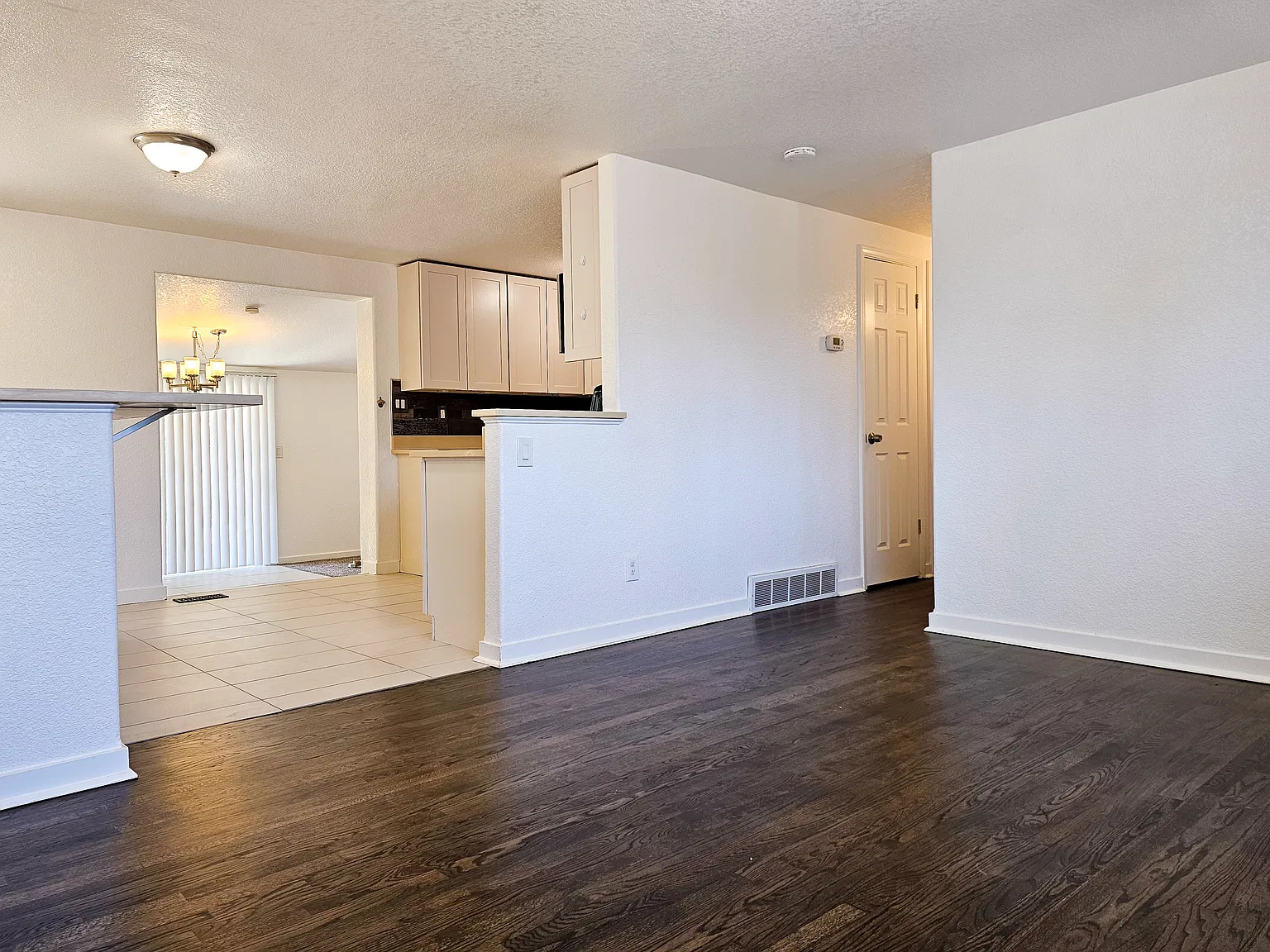 5 bed, 2200 sqft, $3,200 — Photo 3