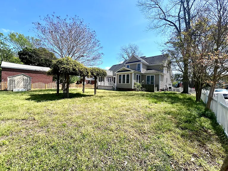 1501 Chesapeake Ave — Photo 22
