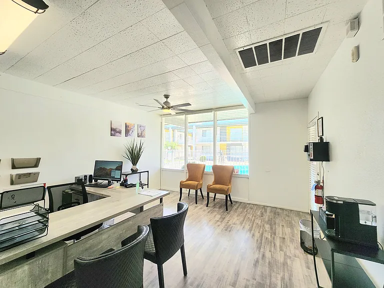 Park West Apartments — Photo 18