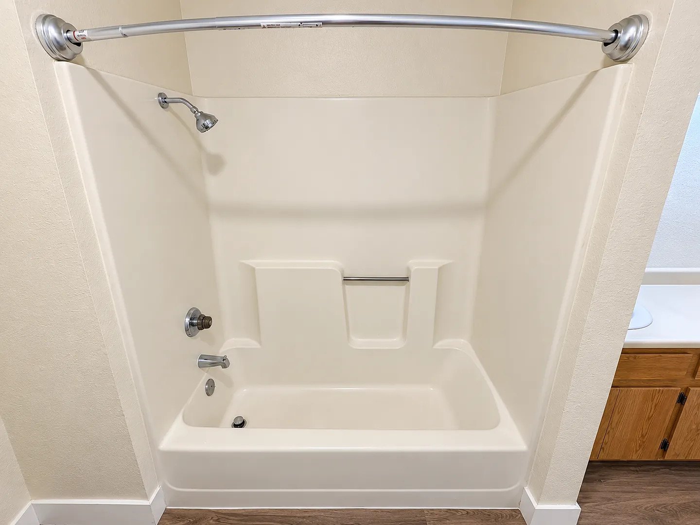 4 Bed Townhome - 1,250 Sq. Ft. + In-Unit W/D — Photo 4