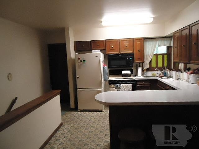 2nd image of 721 E Oak St