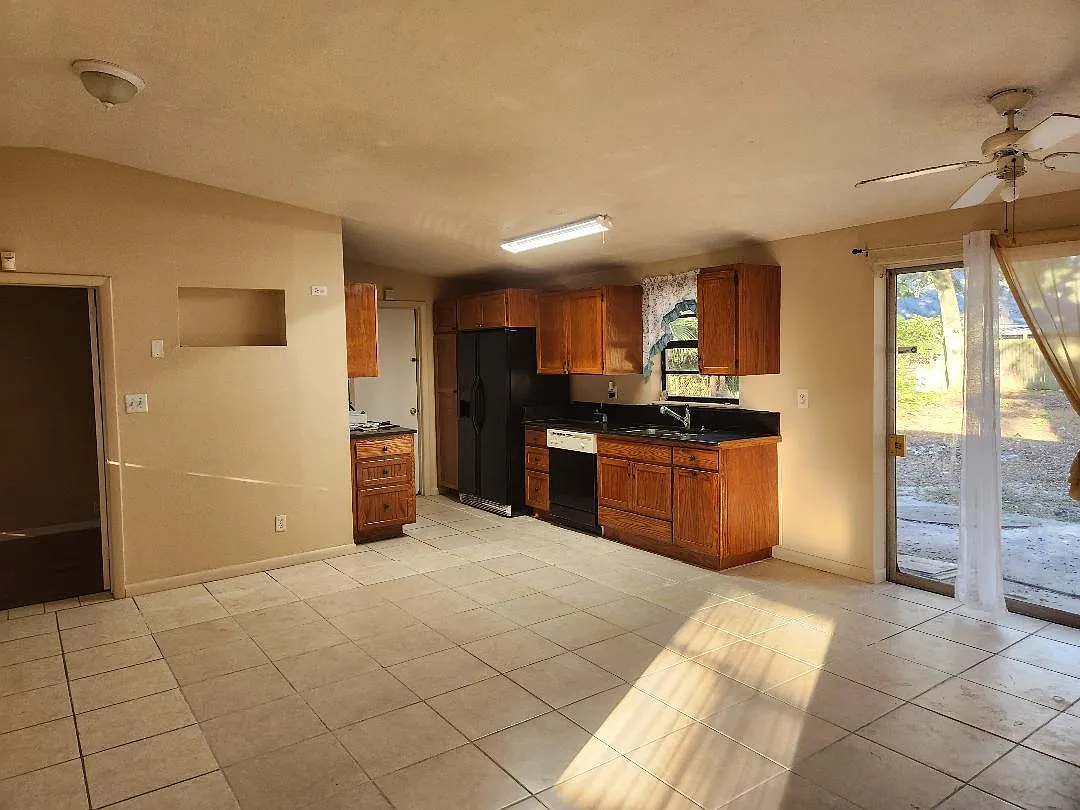 3 bed, 1500 sqft, $1,800 — Photo 2
